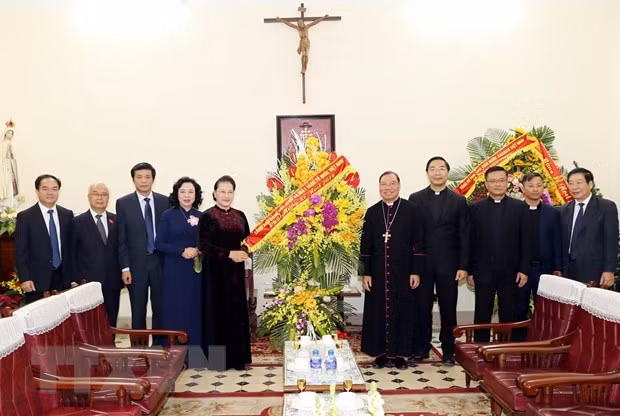 Felicita máxima legisladora de Vietnam a comunidad católica en ocasión de Navidad ảnh 1