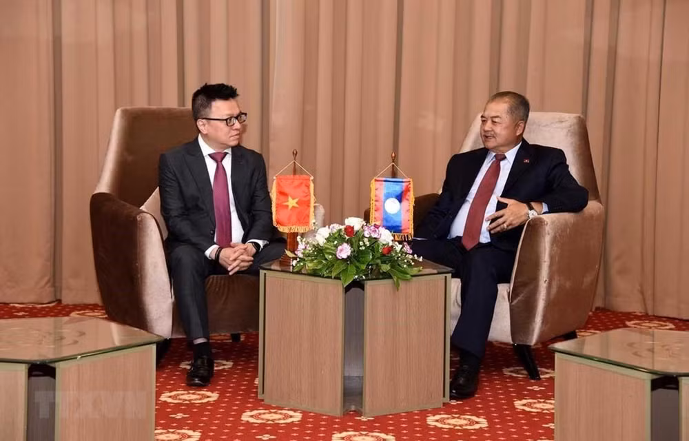Estrechan Vietnam y Laos cooperación en la labor informativa ảnh 1