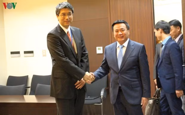 Delegación del Partido Comunista de Vietnam visita Japón ảnh 1