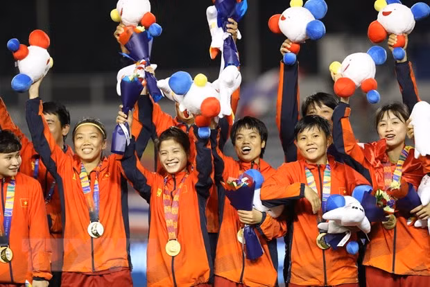 Recompensan al equipo femenino de fútbol de Vietnam, campeón sudesteasiático ảnh 1 Recompensan al equipo femenino de fútbol de Vietnam, campeón sudesteasiático ảnh 1