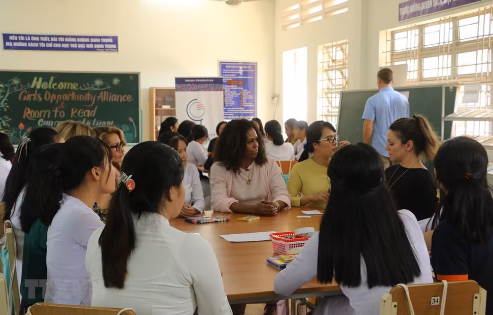 Promueve Michelle Obama asistencia a las adolescentes femeninas en Vietnam ảnh 1