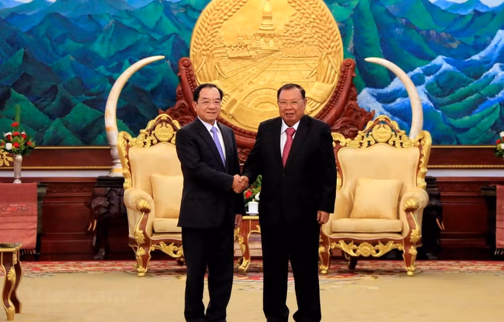 Oficinas presidenciales de Vietnam y Laos por intensificar lazos en labores profesionales ảnh 1