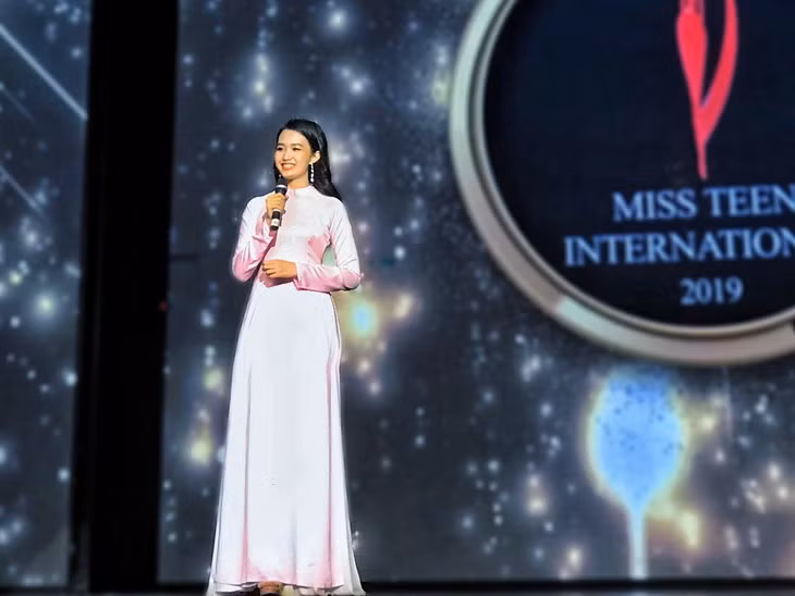 Joven vietnamita se corona en concurso de belleza juvenil en la India ảnh 1
