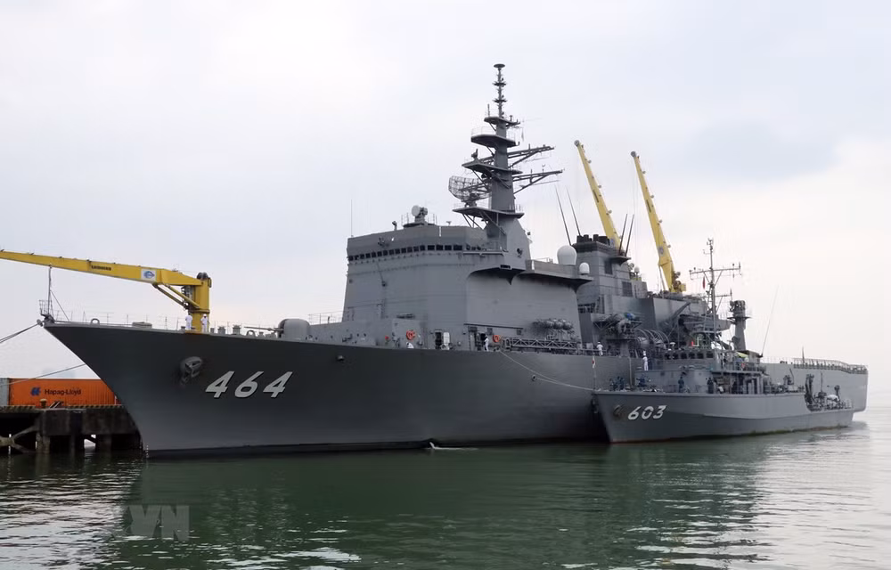 Visitan buques de Fuerza Marítima de Autodefensa de Japón ciudad vietnamita de Da Nang ảnh 1