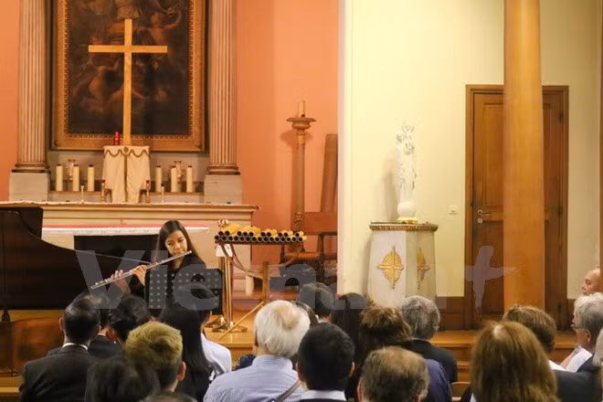 Efectúan en París concierto benéfico a favor de alumnos vietnamitas con situación difícil ảnh 1
