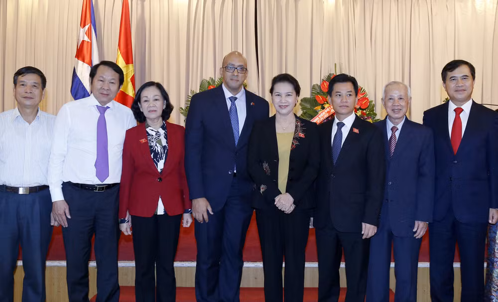 Truong Thi Mai asume cargo de presidenta de Asociación de Amistad Vietnam-Cuba ảnh 1