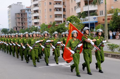Fuerzas policíacas, contingente clave para mantenimiento de seguridad económica de Vietnam ảnh 1 Fuerzas policíacas, contingente clave para mantenimiento de seguridad económica de Vietnam ảnh 1