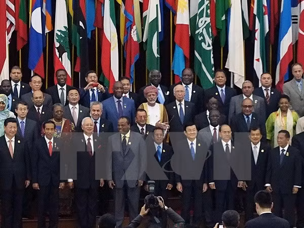 Vietnam impulsa relaciones regionales en saludo a Conferencia de Bandung ảnh 1