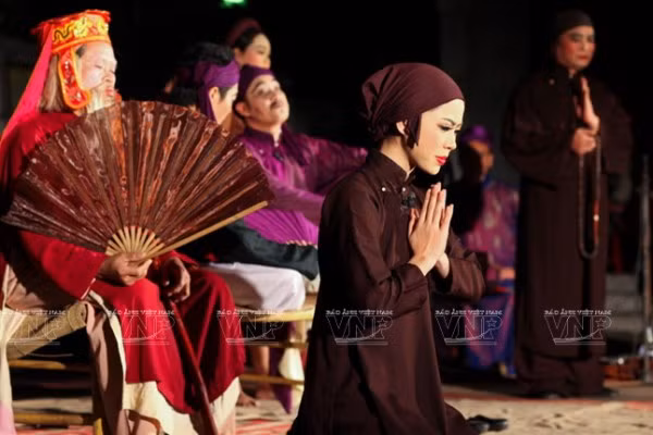Artistas vietnamitas promueven identidad cultural nacional en Europa ảnh 1