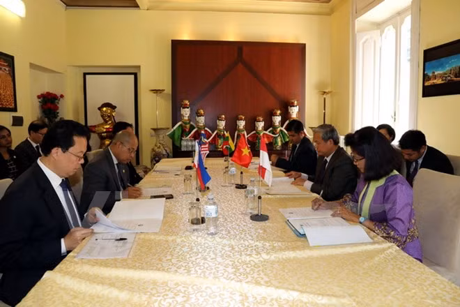 Embajador vietnamita preside reunión del Comité ASEAN en Italia ảnh 1