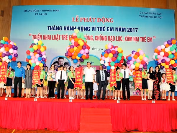 Lanzan en Vietnam mes de acción por la infancia ảnh 1