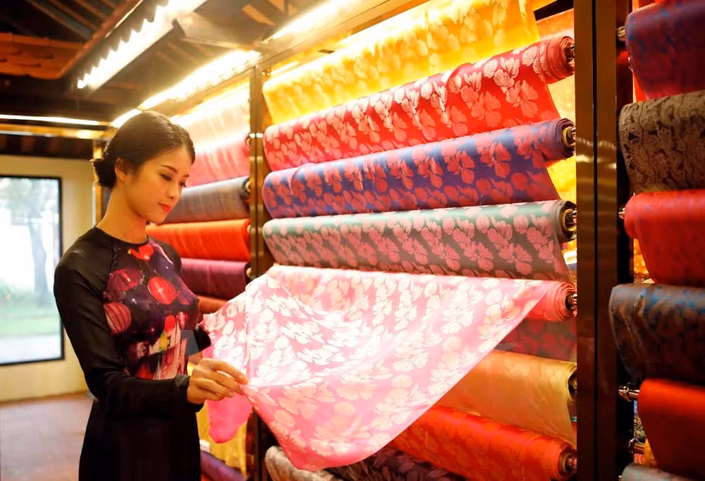 Celebrarán en ciudad vietnamita festival internacional de seda y brocados ảnh 1