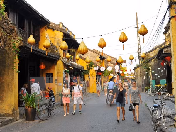Hoi An honra a turista extranjero número 10 millones en 2017 ảnh 1