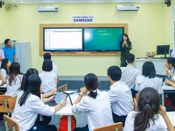 Ciudad Ho Chi Minh estudia la aplicación del modelo de escuela inteligente ảnh 1