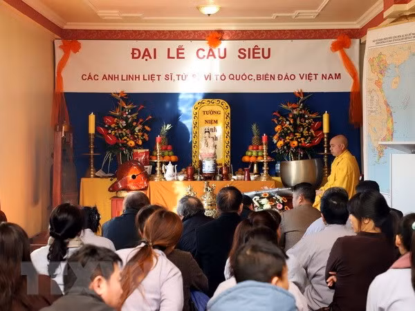 Vietnamitas en Berlín recuerdan a connacionales caídos en Gac Ma ảnh 1