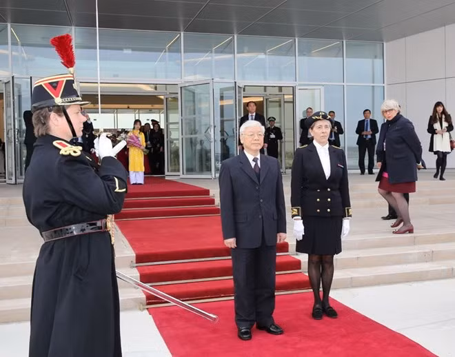 Secretario general del Partido Comunista de Vietnam inicia visita a Francia ảnh 1
