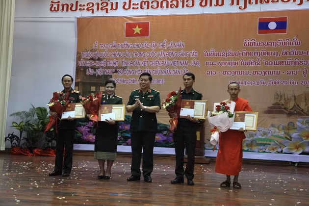 Premian en Vientiane a obras sobre solidaridad entre Laos y Vietnam ảnh 1