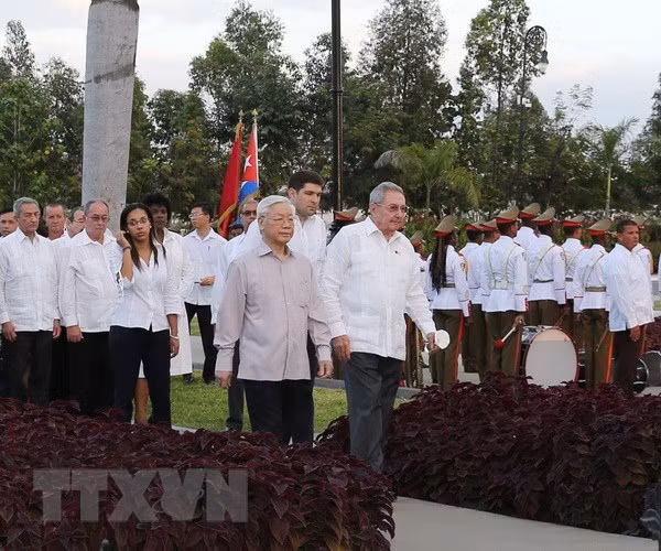 Secretario general del PCV continúa actividades en Santiago de Cuba ảnh 1