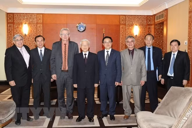 Partido Comunista de Francia fortalecerá solidaridad con Vietnam ảnh 1