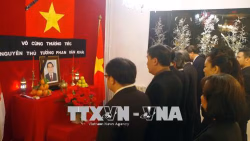 Primer ministro argelio rinde tributo al expremier Phan Van Khai ảnh 1