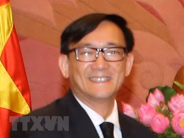 Embajador tailandés honrado con sello conmemorativo por sus aportes a nexos con Vietnam ảnh 1