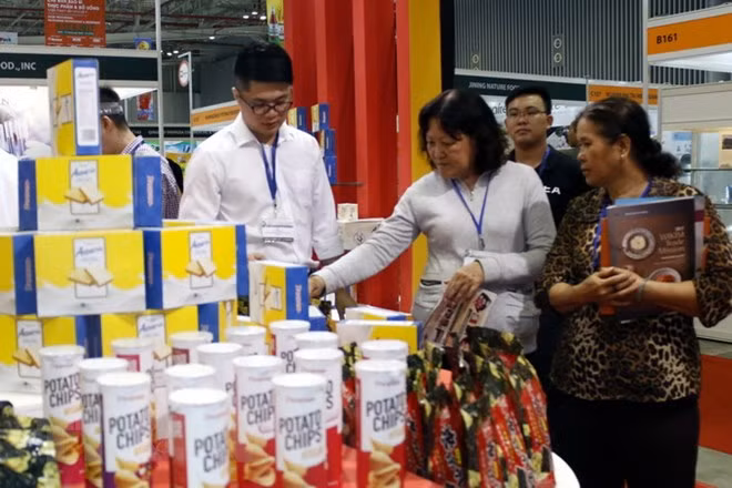 Exhibiciones sobre industrias del plástico y cauchera en Vietnam acaparan atención de comunidad empresarial ảnh 1