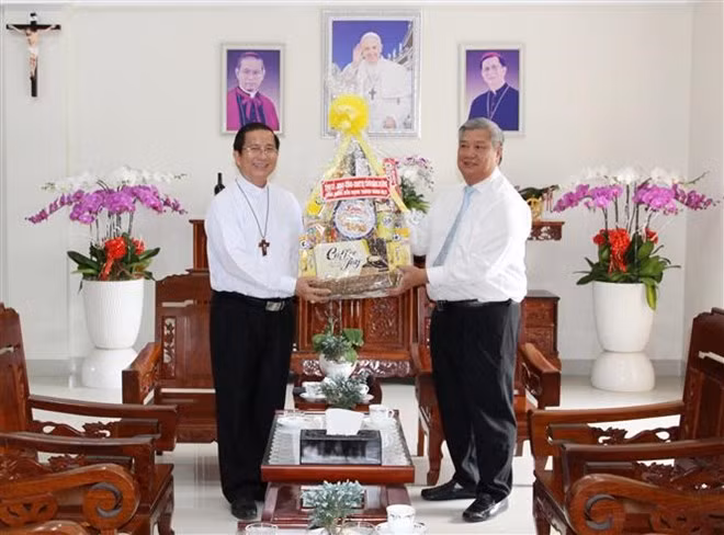Felicitan a Diócesis de Phu Cuong en Día de San José ảnh 1 Felicitan a Diócesis de Phu Cuong en Día de San José ảnh 1