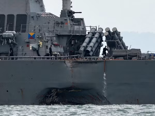 Singapur anuncia causa de colisión entre USS John S.McCain y petrolero Alnic MC ảnh 1