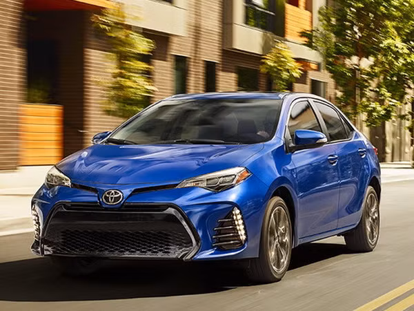 Toyota Vietnam llama a revisión Corolla Altis 2017 por defección ảnh 1