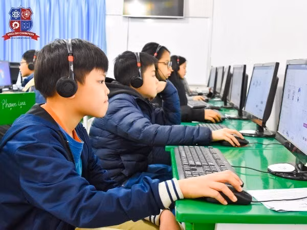 Unos 500 alumnos de una decena de países participarán en competencia de matemática en Hanoi ảnh 1