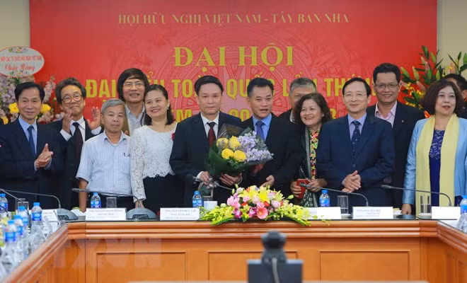  Director general de la VNA elegido como presidente de la Asociación de Amistad Vietnam- España ảnh 1