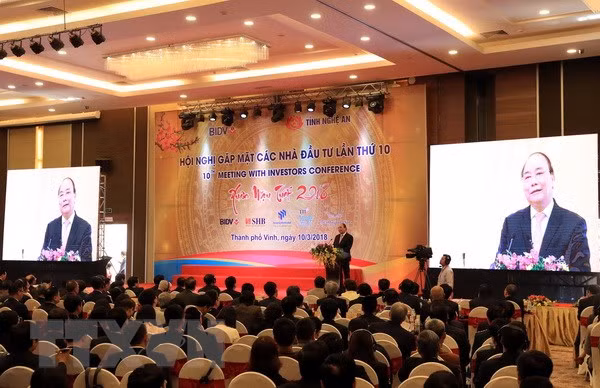 Premier vietnamita interviene en encuentro con inversores en Nghe An ảnh 1