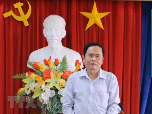 Felicitan al Frente para la Construcción Nacional por Fiesta Nacional de Laos ảnh 1