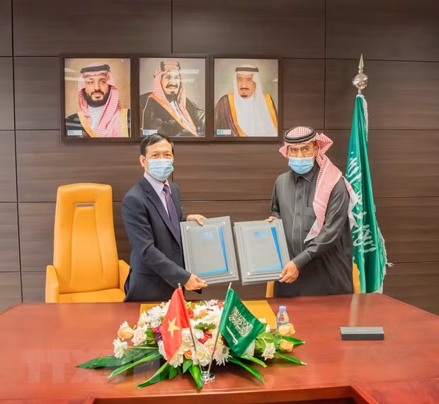 Agencias noticiosas de Vietnam y Arabia Saudita firman memorando de cooperación ảnh 1