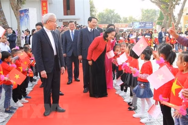 Felicitan por Navidad a comunidad católica en provincia vietnamita de Thanh Hoa ảnh 1
