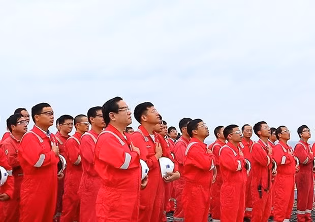Ceremonia de izamiento de bandera de empresa vietnamita establece récord ảnh 2