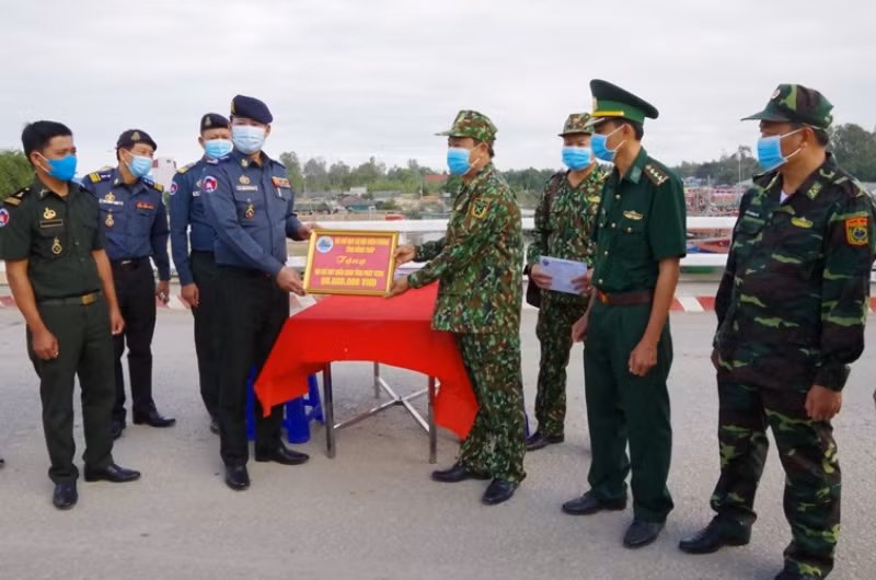 Vietnam apoya a provincia camboyana en lucha contra COVID-19 ảnh 1
