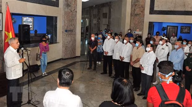 Inauguran muestra fotográfica por 60 años de relaciones Vietnam – Cuba ảnh 1 Inauguran muestra fotográfica por 60 años de relaciones Vietnam – Cuba ảnh 1