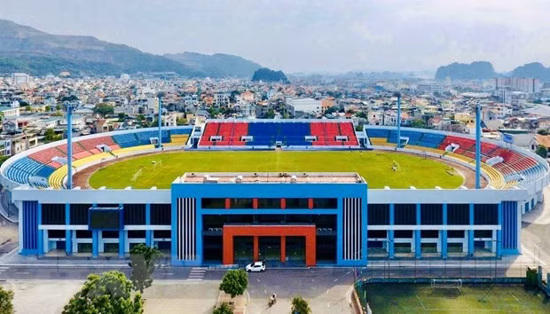 Provincia norteña de Quang Ninh invierte en renovación del estadio Cam Pha ante los SEA Games 31 ảnh 1