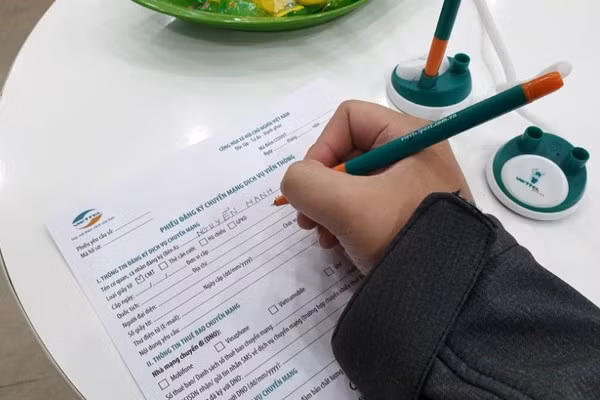Piden simplificación de procedimientos de portabilidad móvil en Vietnam ảnh 1