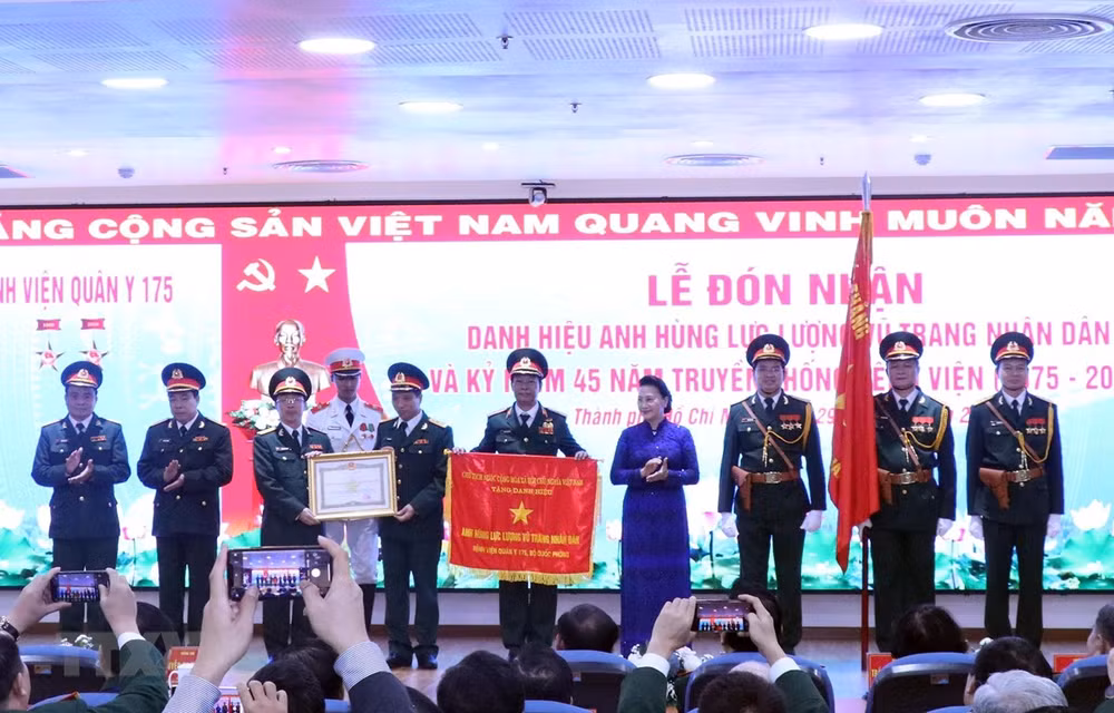 Hospital militar vietnamita recibe título de Héroe de Fuerzas Armadas Populares ảnh 1