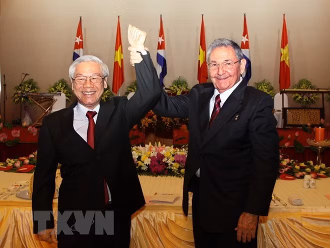 Felicita Vietnam a Cuba por aniversario de relaciones diplomáticas bilaterales ảnh 1