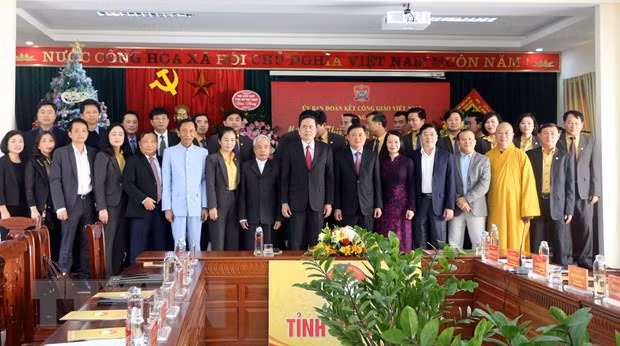 Felicitan a comunidades católicas en provincias vietnamitas por motivo de Navidad ảnh 1