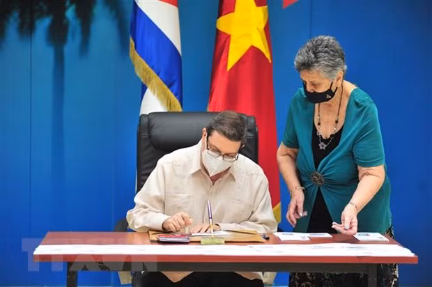 Cancelan Vietnam y Cuba sello postal por 60 años de nexos ofciales ảnh 2