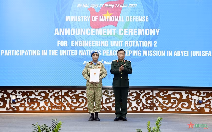 Lanza Vietnam segundo equipo de ingenieros militares para actividades de ONU ảnh 2