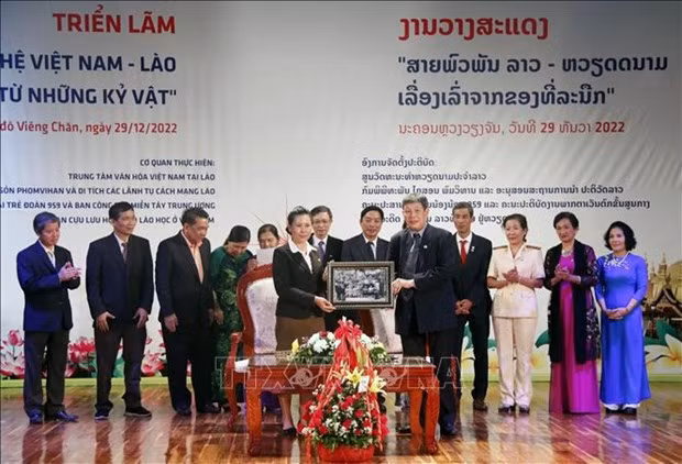 Objetos históricos cuentan la historia de relaciones especiales entre Vietnam y Laos ảnh 1