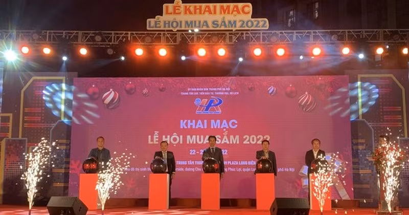 Efectúan festival de compras de Hanoi ảnh 1