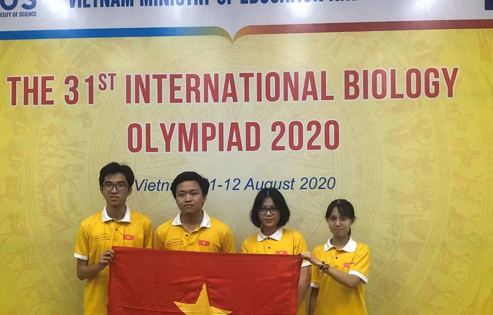 Vietnam gana una medalla de oro en la Olimpiada Internacional de Biología 2020 ảnh 1