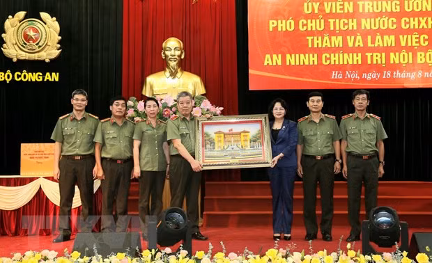 Conmemoran en Vietnam Día tradicional de la Policía Popular ảnh 1