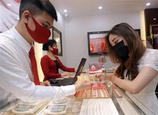 Banco Estatal de Vietnam se esfuerza por estabilizar mercado de oro ảnh 1